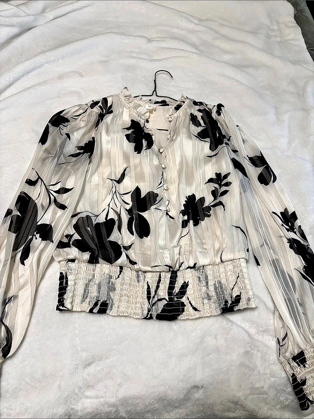autres filles Floral Long Sleeve Blouse in White & Black Size XS Like New